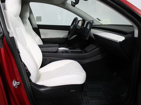 Used 2022 Tesla Model Y Long Range AWD/4WD image 28