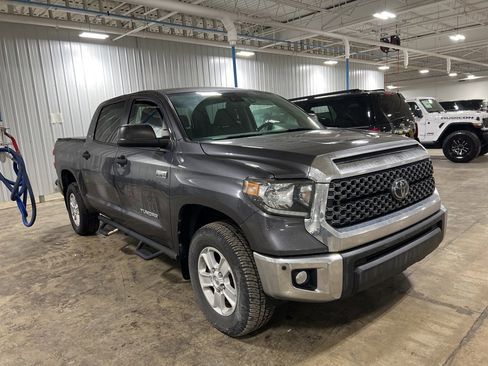 Used 2020 Toyota Tundra SR5 w/ SR5 Convenience Package image 2