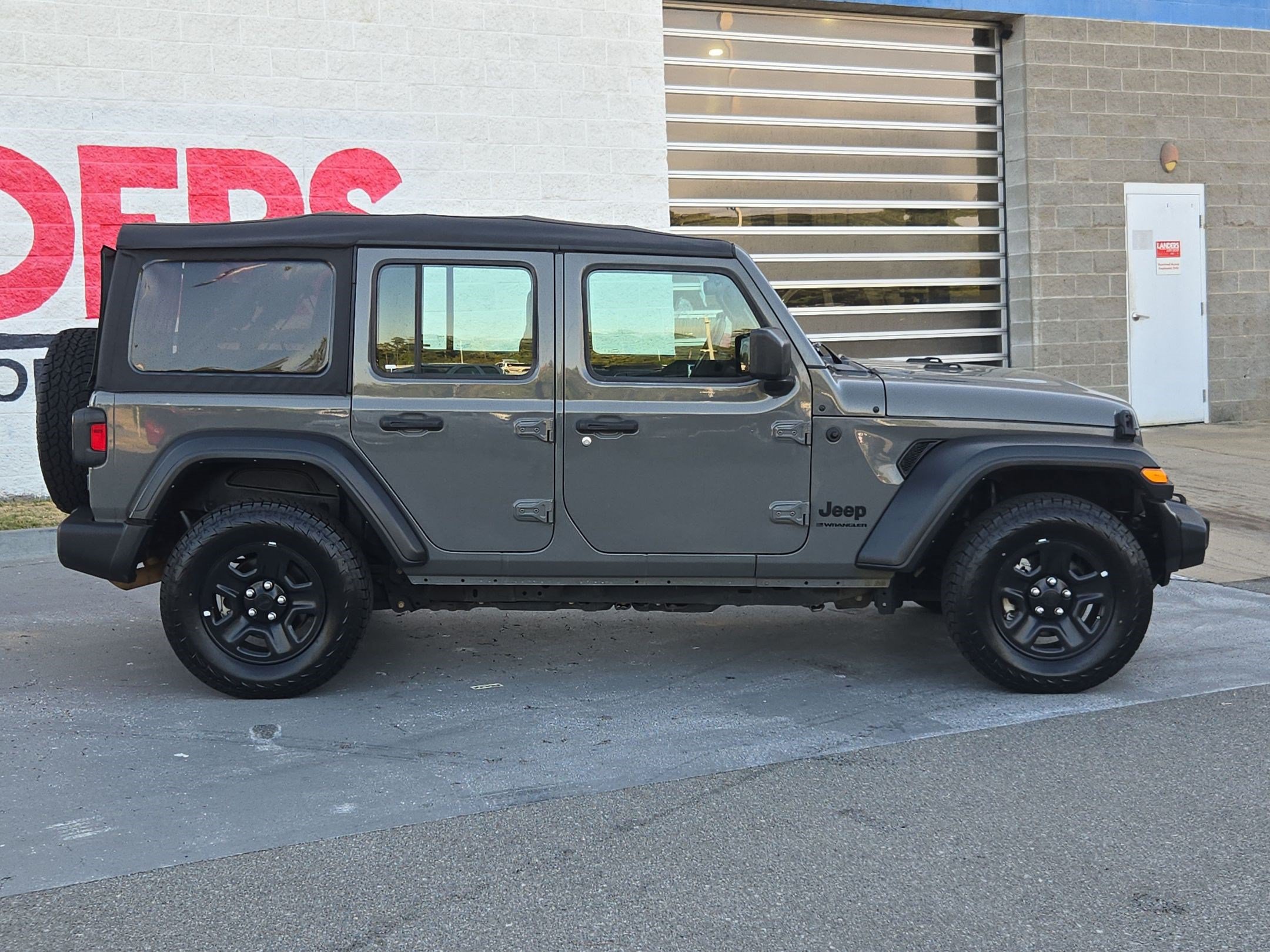 Used 2023 Jeep Wrangler Unlimited Sport AWD/4WD image 8