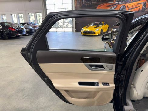 Used 2016 Jaguar XF Prestige image 41