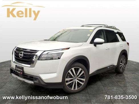 Certified 2025 Nissan Pathfinder Platinum w/ Cargo Package AWD/4WD image 1