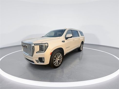 Used 2022 GMC Yukon XL Denali image 4