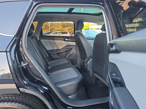 Certified 2023 Volkswagen Taos SE w/ Panoramic Sunroof Package FWD image 28