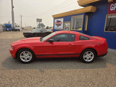 Used 2011 Ford Mustang Coupe w/ 101A Rapid Spec Order Code RWD image 2
