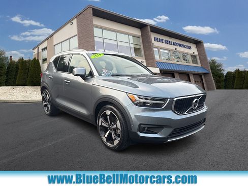 Used 2019 Volvo XC40 T5 Momentum AWD/4WD image 1