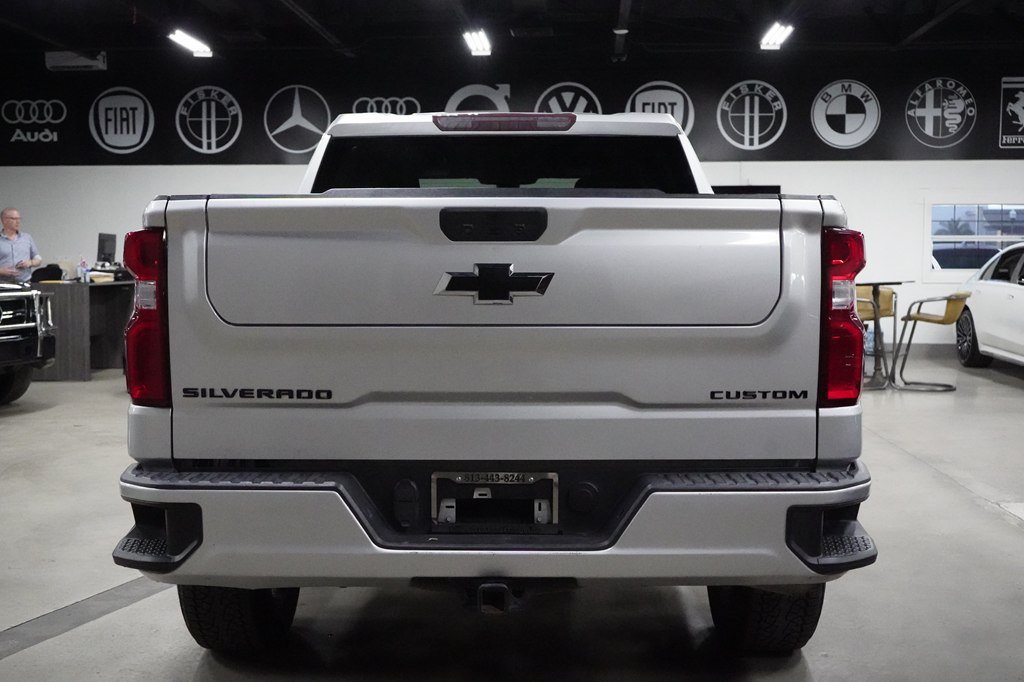 Used 2022 Chevrolet Silverado 1500 Custom w/ LPO, Blackout Package RWD image 4