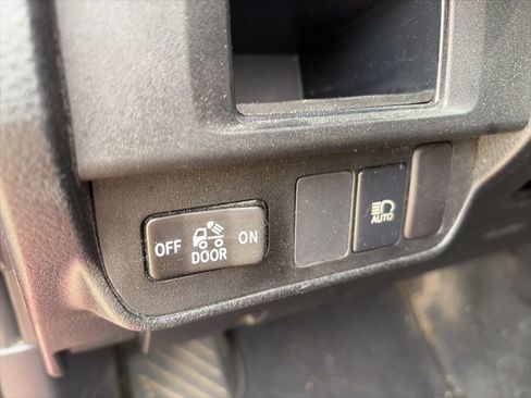 Used 2019 Toyota Tacoma 2WD Double Cab image 12