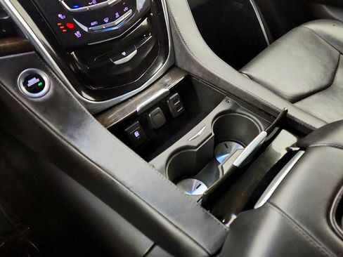 Used 2020 Cadillac Escalade Platinum image 17