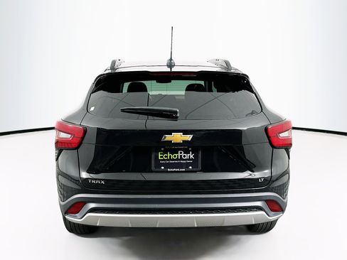 Used 2025 Chevrolet Trax LT image 7