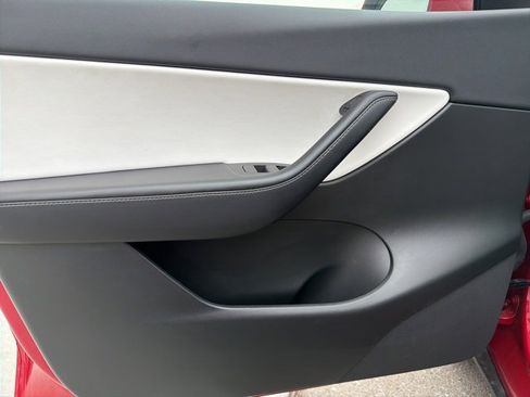 Used 2021 Tesla Model Y Long Range image 22