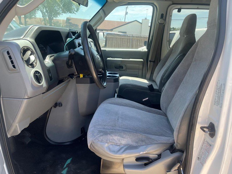 Used 2010 Ford E-350 and Econoline 350 XL RWD image 4