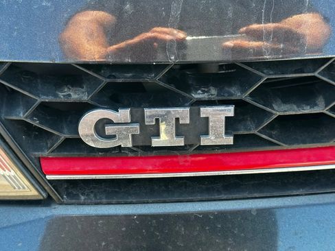 Used 2015 Volkswagen GTI SE FWD image 25