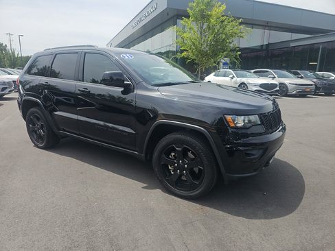 Used 2021 Jeep Grand Cherokee Freedom Edition RWD image 3