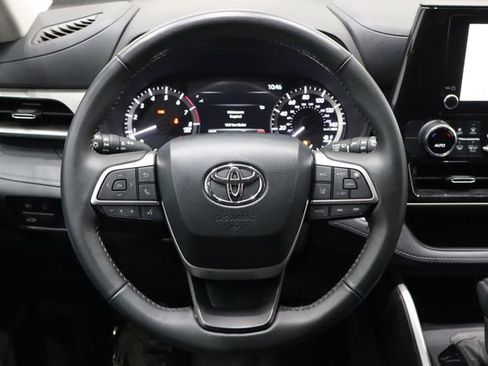 Used 2024 Toyota Highlander LE image 23
