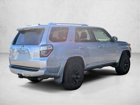 Used 2015 Toyota 4Runner SR5 image 5