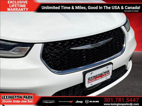 Used 2024 Chrysler Pacifica Touring-L FWD image 32