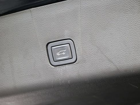 Used 2023 Chevrolet Traverse LT FWD image 45