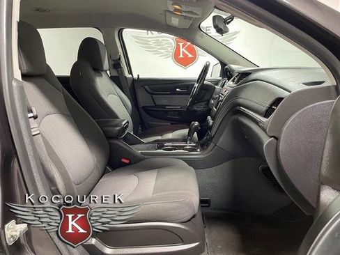 Used 2017 Chevrolet Traverse LT image 22