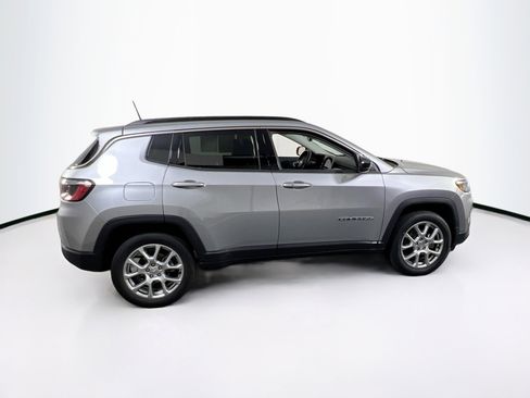 Used 2022 Jeep Compass Latitude w/ Sun and Sound Group image 4