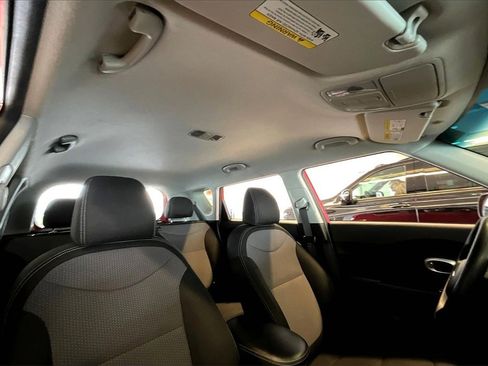 Used 2017 Kia Soul + image 23