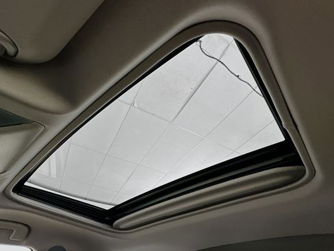 Used 2019 Toyota RAV4 XLE FWD image 25