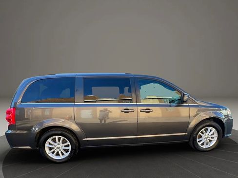 Used 2018 Dodge Grand Caravan SXT FWD image 4
