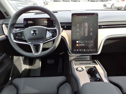 New 2025 Volvo EX90 Plus w/ Protection Package Premier image 11