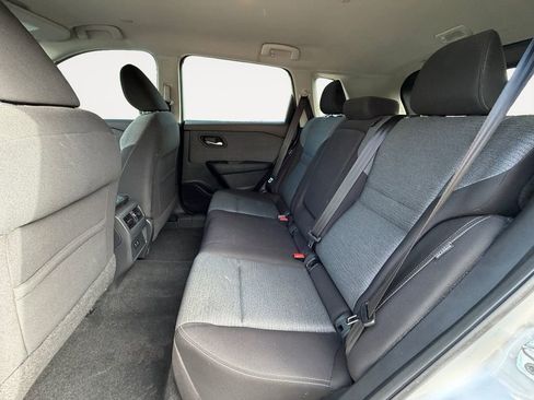 Used 2022 Nissan Rogue SV image 13