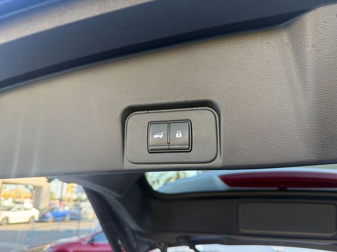 Used 2025 Nissan Rogue SV image 21