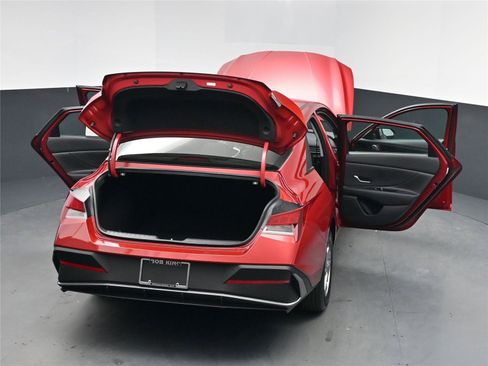 New 2026 Hyundai Elantra SE image 16