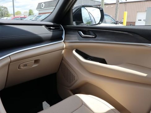 New 2026 Jeep Grand Cherokee L Limited w/ Luxury Tech Group II AWD/4WD image 46