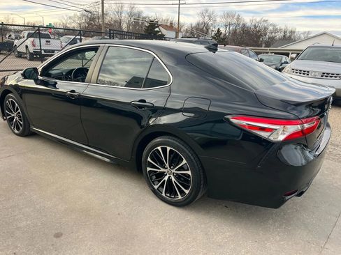 Used 2020 Toyota Camry SE image 12