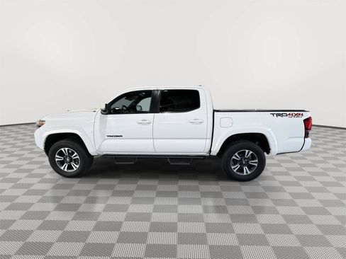 Used 2019 Toyota Tacoma TRD Sport AWD/4WD image 2