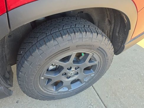 Used 2025 Honda Pilot TrailSport image 11