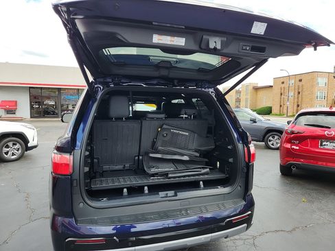 Used 2025 Toyota Sequoia Limited w/ Tow Technology Package AWD/4WD image 28