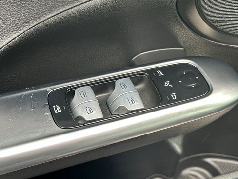 Used 2023 Mercedes-Benz C 300 Sedan image 11