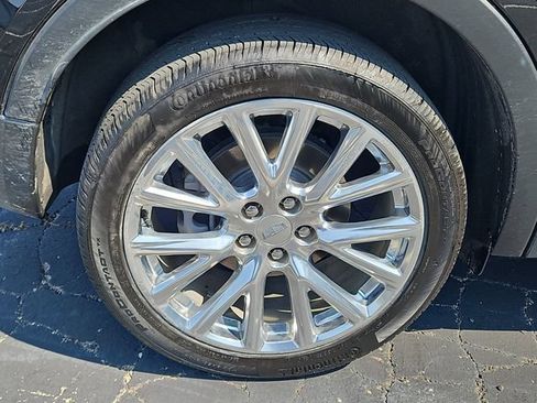 Certified 2022 Cadillac XT4 Luxury w/ Cold Weather Package FWD image 7