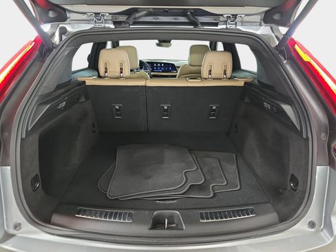 Used 2024 Cadillac XT4 Premium Luxury w/ Technology Package FWD image 30