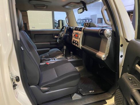 Used 2011 Toyota FJ Cruiser 4WD w/ Convenience Pkg image 29