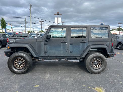 Used 2017 Jeep Wrangler Unlimited Sport w/ Quick Order Package 23S AWD/4WD image 4