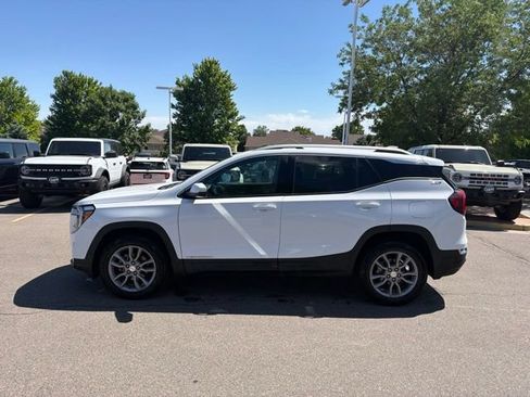 Used 2024 GMC Terrain SLT AWD/4WD image 2