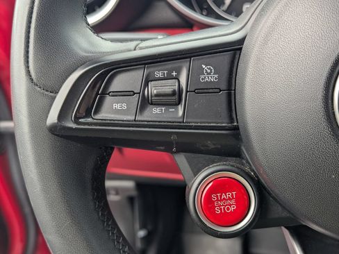 Used 2020 Alfa Romeo Giulia RWD image 18