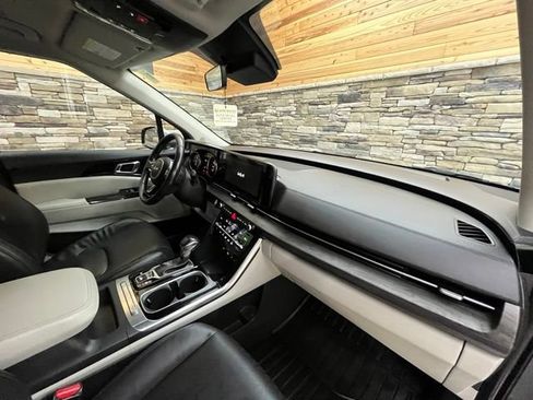 Used 2024 Kia Carnival EX FWD image 15