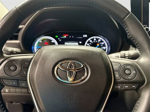 Used 2023 Toyota Venza LE image 13