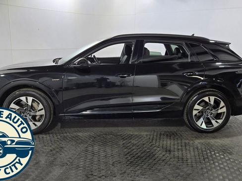 Used 2021 Audi e-tron Premium w/ Convenience Plus Package AWD/4WD image 4