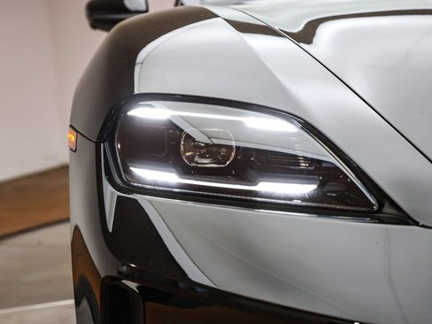 Certified 2025 Porsche Taycan image 11