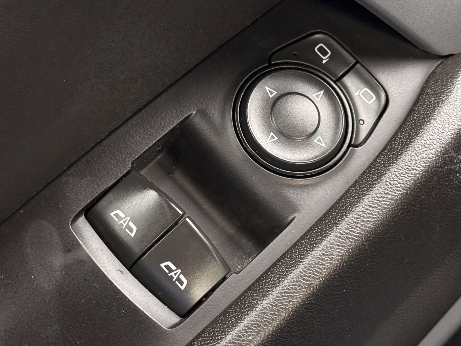 Used 2020 Chevrolet Camaro LT w/ Technology Package RWD image 33