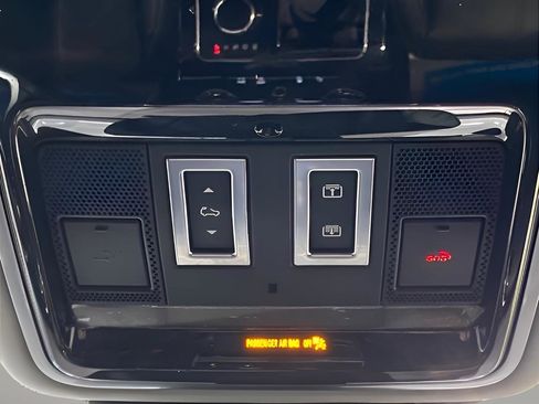 Used 2018 Land Rover Range Rover Velar S AWD/4WD image 19