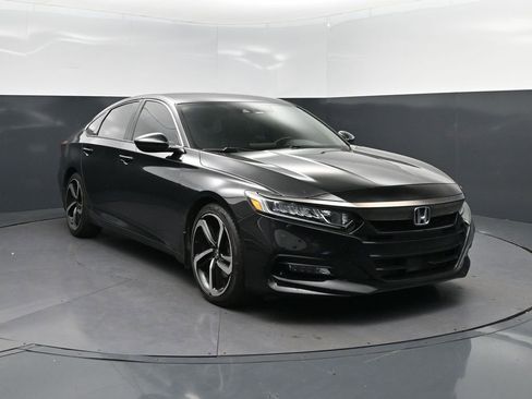 Used 2018 Honda Accord Sport image 9