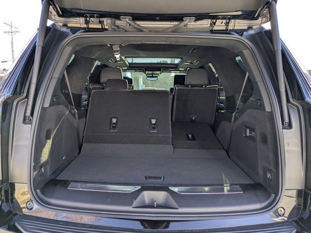 Used 2025 Cadillac Escalade Sport Platinum w/ LPO, ONYX Package AWD/4WD image 30